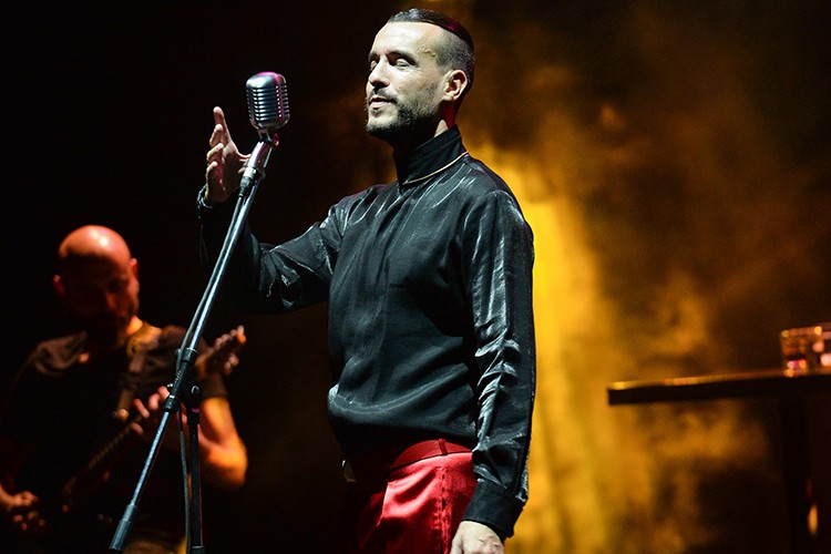 72 saatte 3 şehirde 10 bin seveniyle buluştu