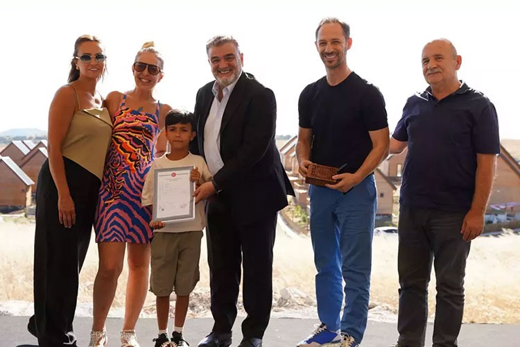 Yeşil Mahalle 3. etapta tapu ve anahtar teslim coşkusu