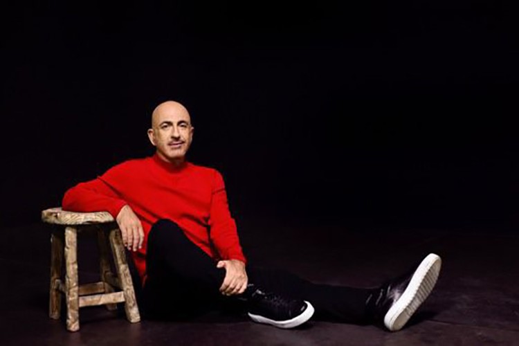 Serhat'ın İlk Türkçe Şarkısı 'Benim Halkım'