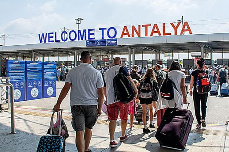 Antalya'da hedef turist sayısının aşılması bekleniyor