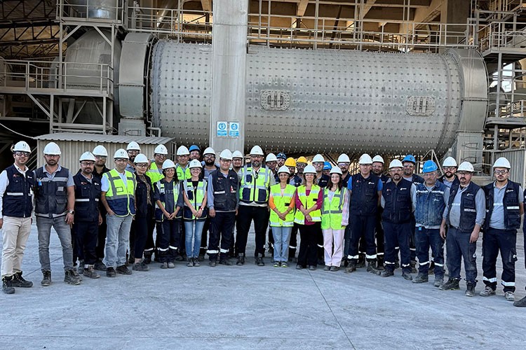 Dünyanın en verimli çimento tesislerinden biri oldu