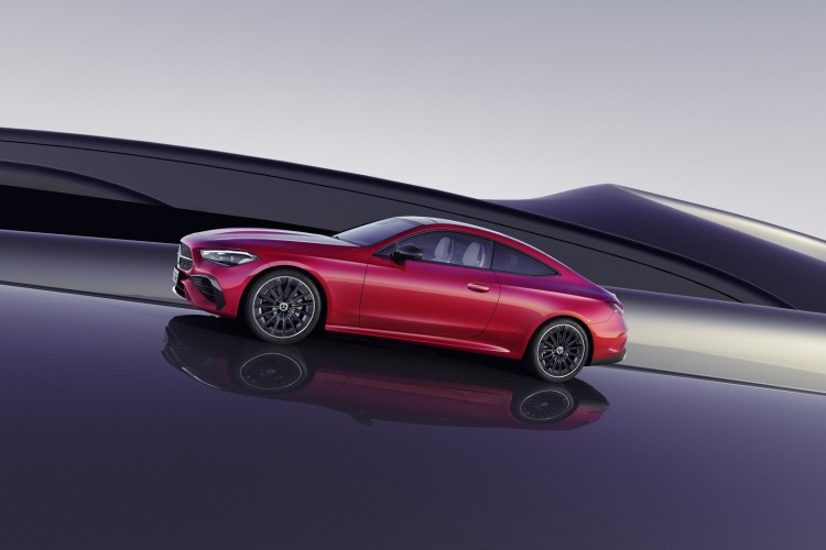 Mercedes-Benz'in tutkuyla şekillendirilen tamamen yeni modeli CLE Coupé Türkiye'de