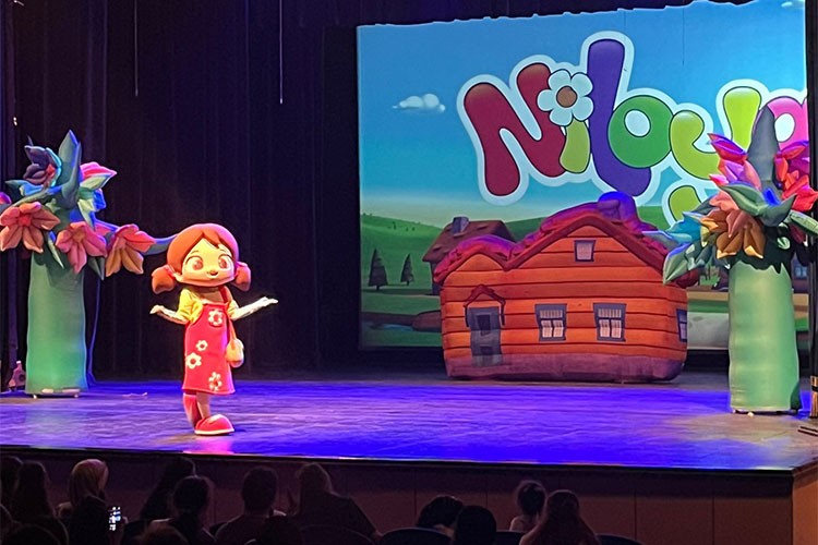 Niloya ve Arkadaşları Hafta Sonu Keyfine Renk Katıyor