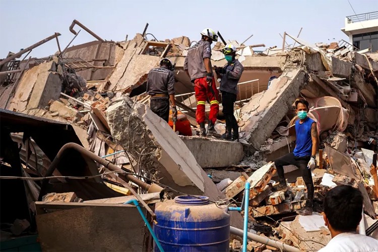 Myanmar'daki depremlerde can kaybı 2 bin 56'ya yükseldi