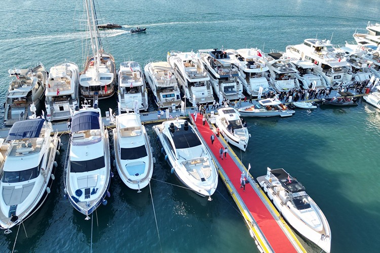 Bodrum Boat Show Fuarı'nda lüks yatlar görücüye çıktı