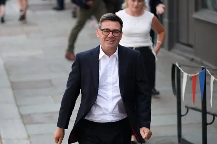 Burnham, ekonomide yeni bir büyüme modeli hedefliyor