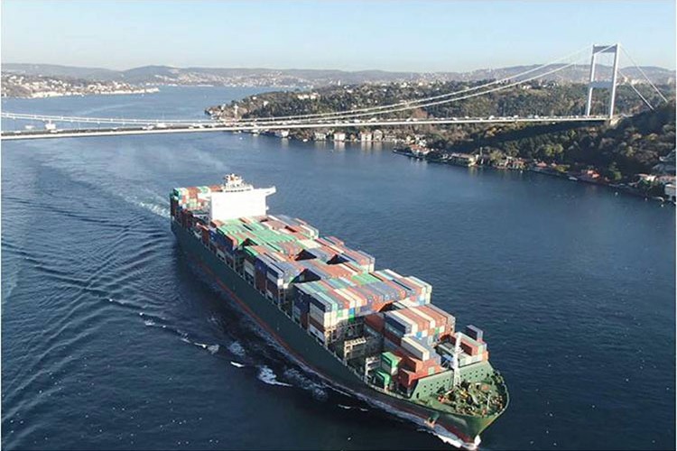 İstanbul Boğazı triatlon nedeniyle gemi geçişlerine kapatıldı