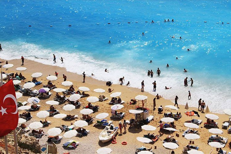 Antalya'da turizmcilerin 2025 hedefi 18 milyon turist
