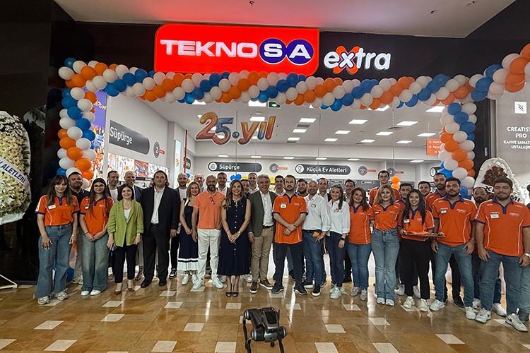 Yeni yerinde İzmir'in en büyük mağazası oldu