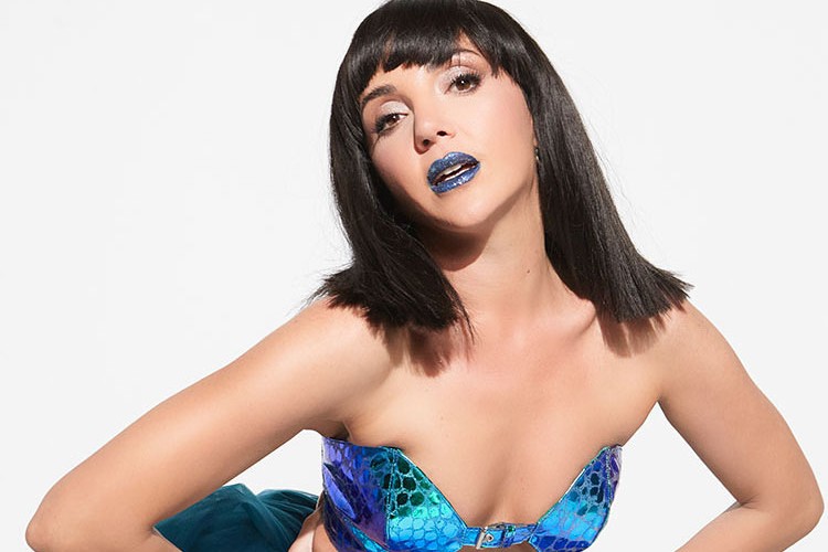 Bu şarkı kendi değerini bilen kadınlara!