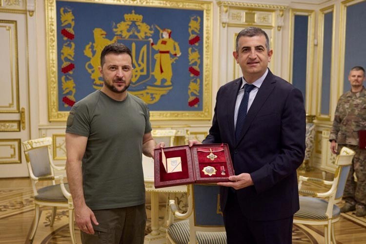 Bayraktar'a devlet liyakat nişanı verildi