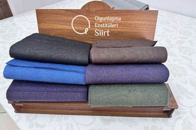 Şal şepik kumaş usta ellerde yeni tasarımlara dönüştü