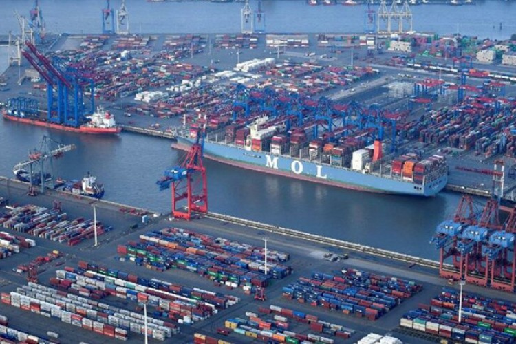 AB limanlarını Rus gemilerine kapatacak