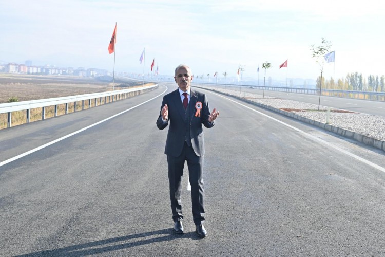 Otoyollarda gişesiz bariyersiz ulaşıma geçiliyor