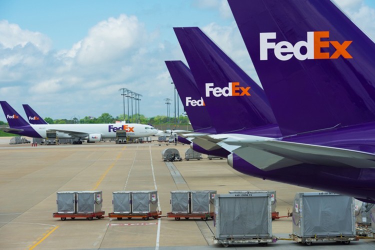 FedEx, ödediği gümrük vergilerinin iadesi için ABD'de dava açtı