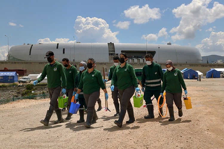 Çadır Kentte Yaşam Alanlarının Temizliği İçin Çalışıyor