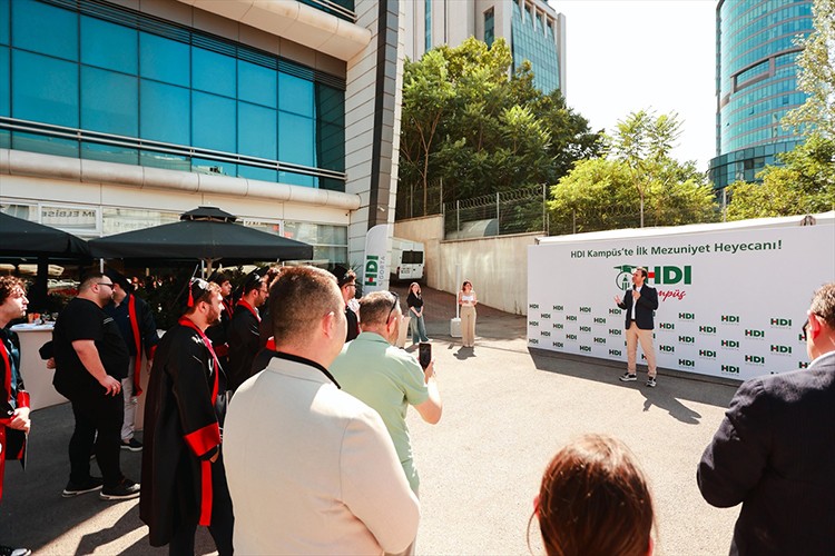 HDI Kampüs ilk mezunlarını verdi