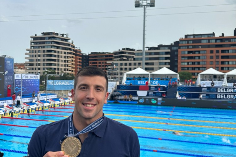 Abdi İbrahim'in ana sponsoru olduğu rekortmen milli yüzücü Emre Sakcı'dan, Türkiye'nin ilk Avrupa Şampiyonluğu!