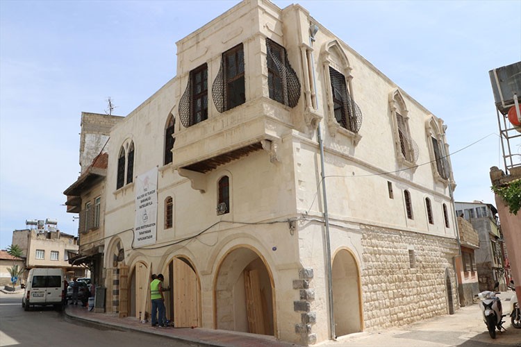 Kilis'te depremde hasar gören yapılar restore ediliyor