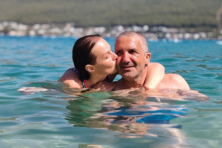 Deniz keyfi sonrası çocuk oldular