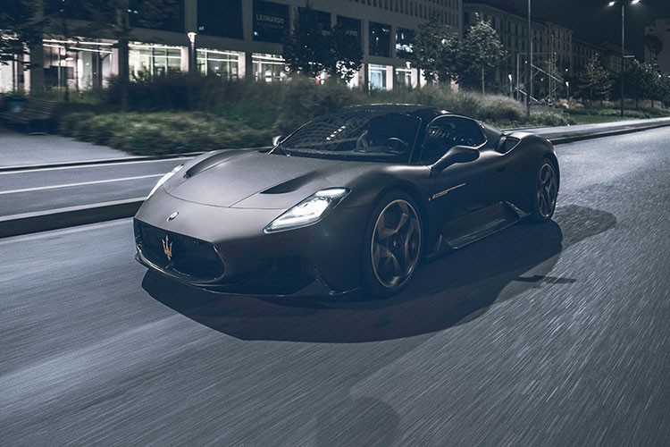 Maserati, gecenin gizeminden ilham alan MC20 Notte'yi tanıttı
