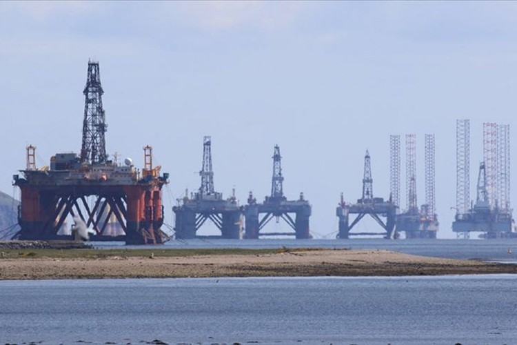 Petrol devlerinin geliri azaldı