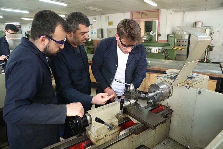 Atölyelerde farklı sektörlere teknik personel yetiştiriliyor