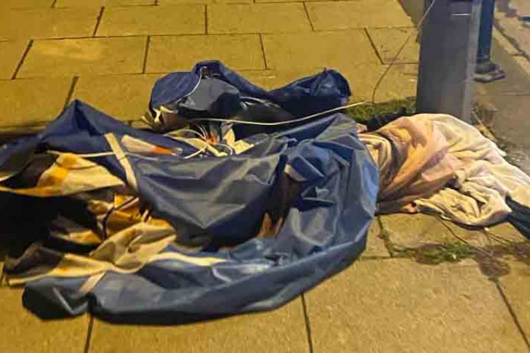 AK Parti pankartlarına çirkin saldırı