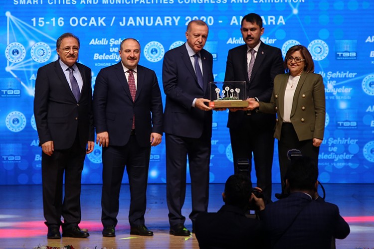 "Virüsü ön cephede karşıladık"