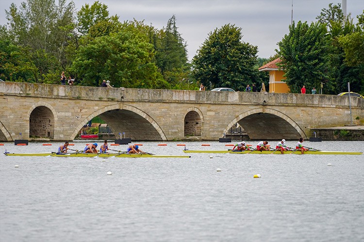 Balkan Kürek Şampiyonası'nda Türkiye 18 madalya kazandı