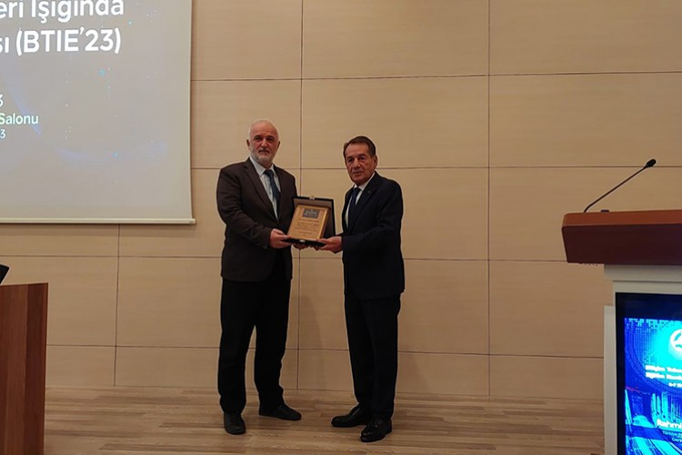 Eğitimin geleceğine ışık tuttu