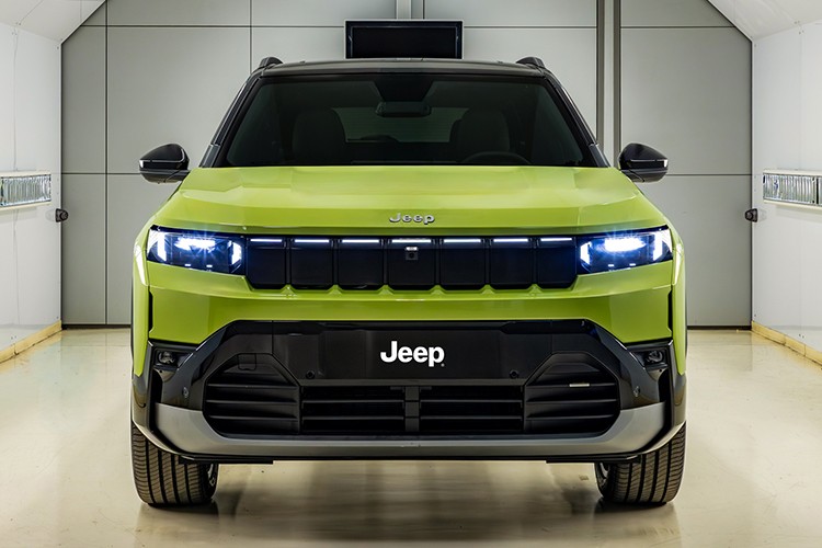 Yeni Jeep bantlardan inmeye başladı