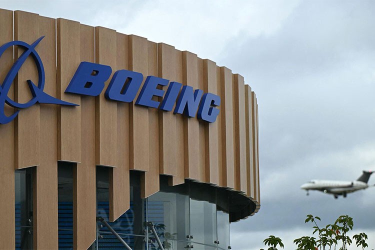 Boeing 2 binden fazla çalışanını işten çıkaracak