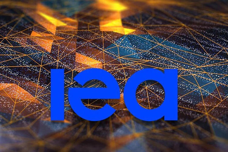 IEA küresel petrol talebi artış öngörüsünü düşürdü