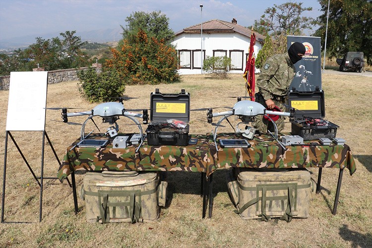 K Makedonya ordusuna askeri ekipman hibe ettik