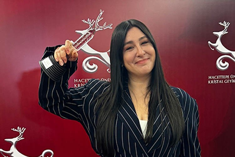 Yasemin Sakallıoğlu Yılın En İyi Komedyeni Seçildi