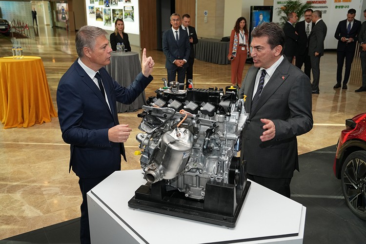 OYAK'tan, Renault'nun Bursa'daki üretim hattına ziyaret