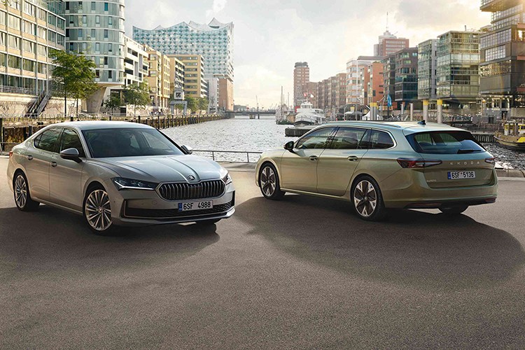 Skoda yeni nesil Superb'i tanıttı