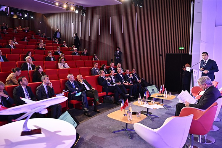 Paris'te "Türkiye-Fransa İş Forumu" düzenlendi