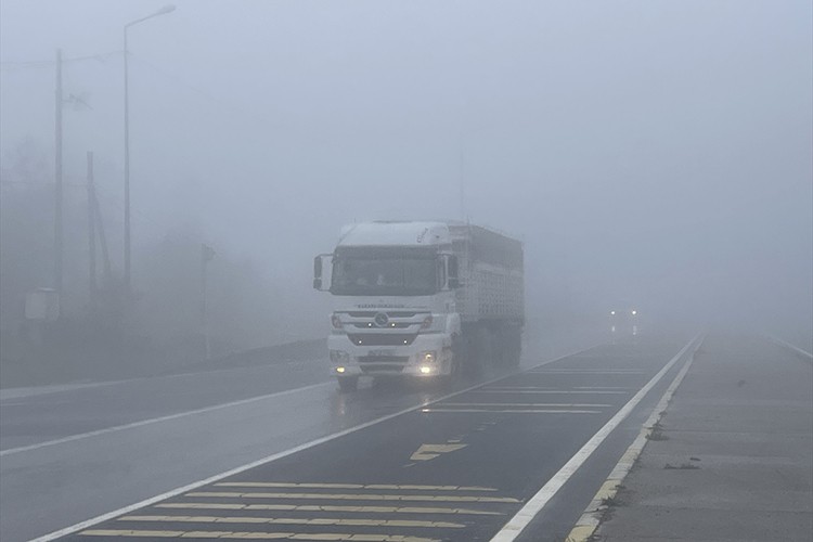 Bolu Dağı'nda sis ve sağanak etkili oldu