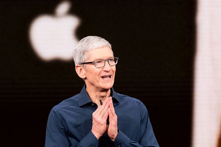 Milyarderler kulübüne girdi