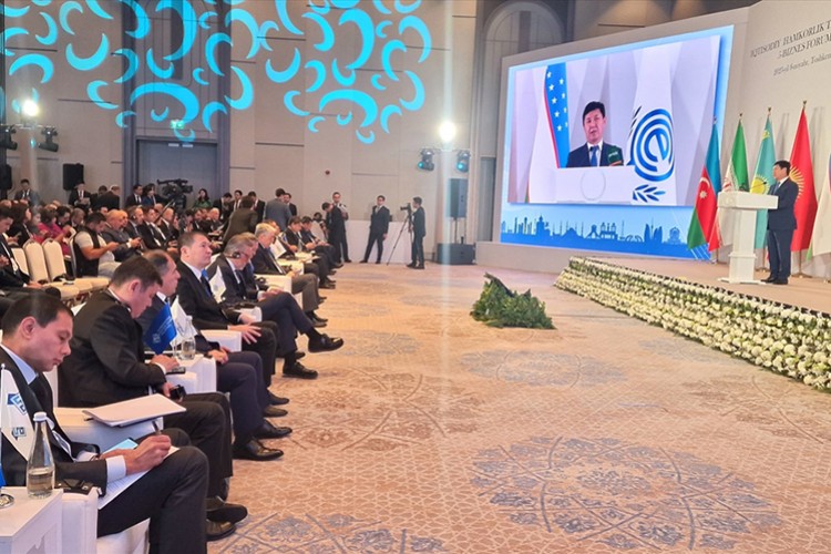 Özbekistan'da "Ekonomik İşbirliği Teşkilatı 5. İş Forumu" yapıldı