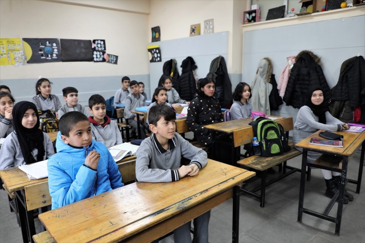 Ağrı'da 853 çocuk yeniden okullu oldu