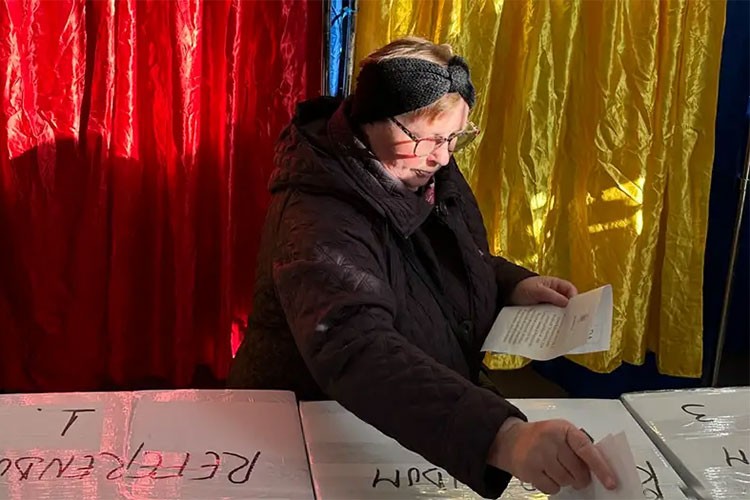 Romanya'da Cumhurbaşkanlığı seçimleri ilk turu iptal edildi