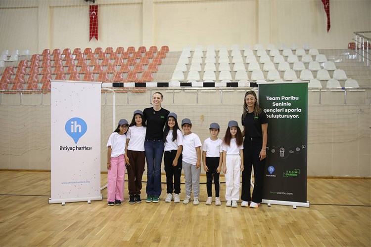 Kahramanmaraş'ta çok amaçlı spor salonu inşa etti