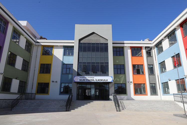 Diyarbakır'da depremin ardından 70 okul inşa edildi