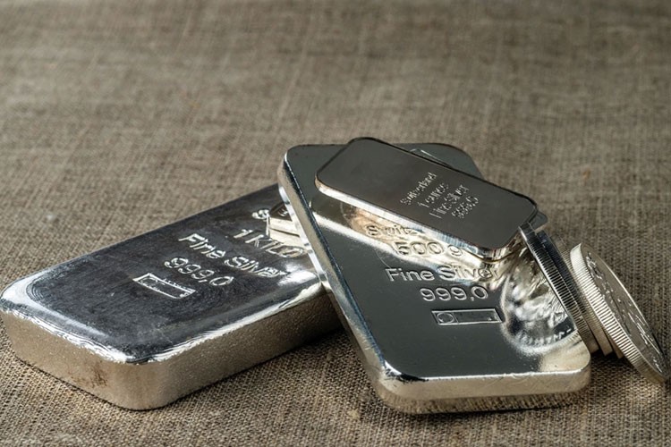 Gümüşün onsu 51 doları aşarak rekor kırdı