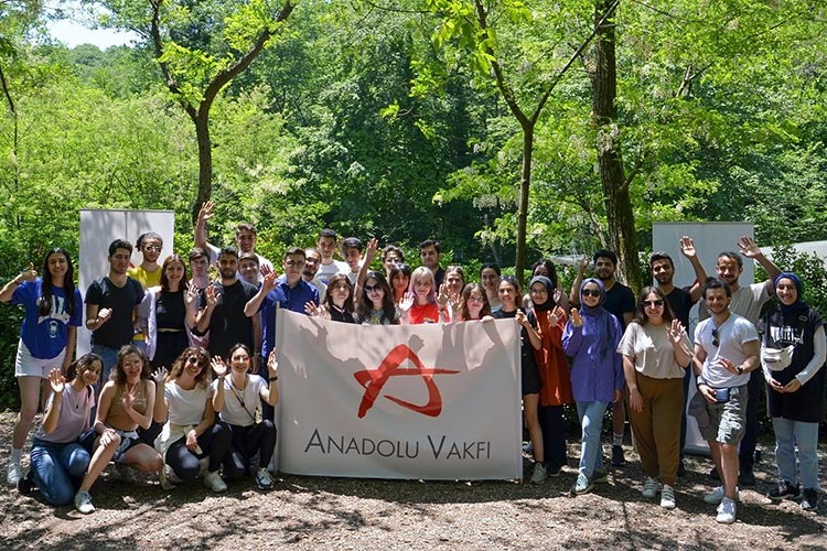 Anadolu Vakfı, gençlere destek vermeye devam ediyor