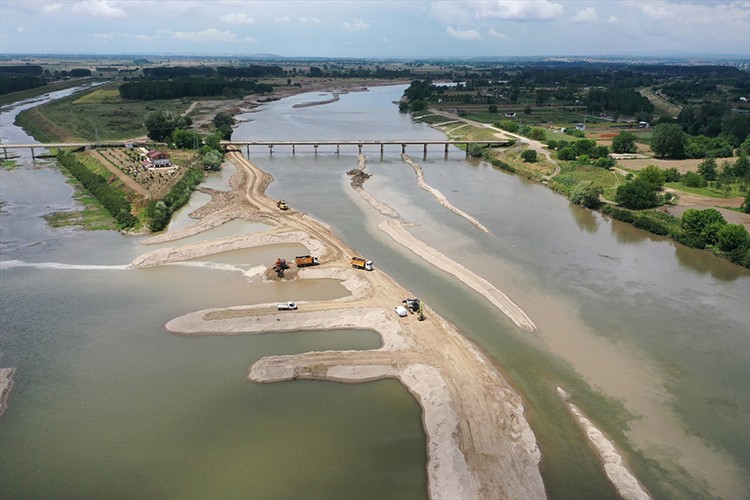 Meriç ve Tunca nehirlerinde tyatak temizliği yapılıyor