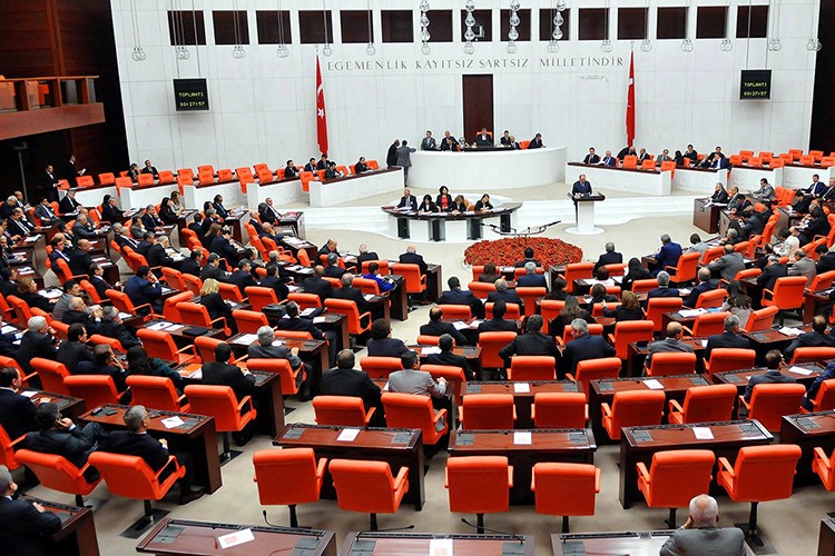 Memur ve emekli maaş artışları kabul edildi